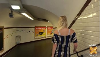 arienh magnifique blonde veut un orgasme à tout prix